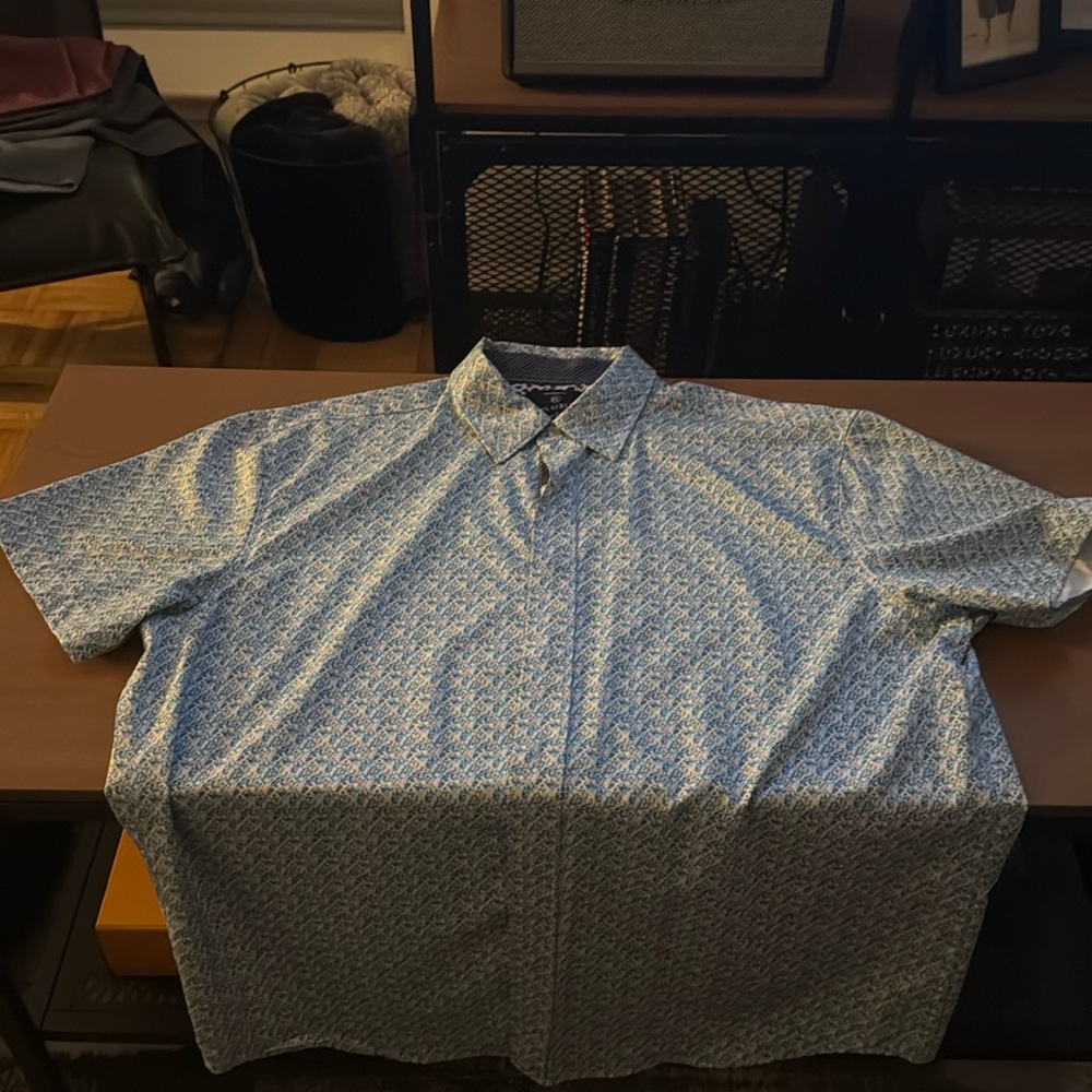 Men’s short sleeves dress shirt